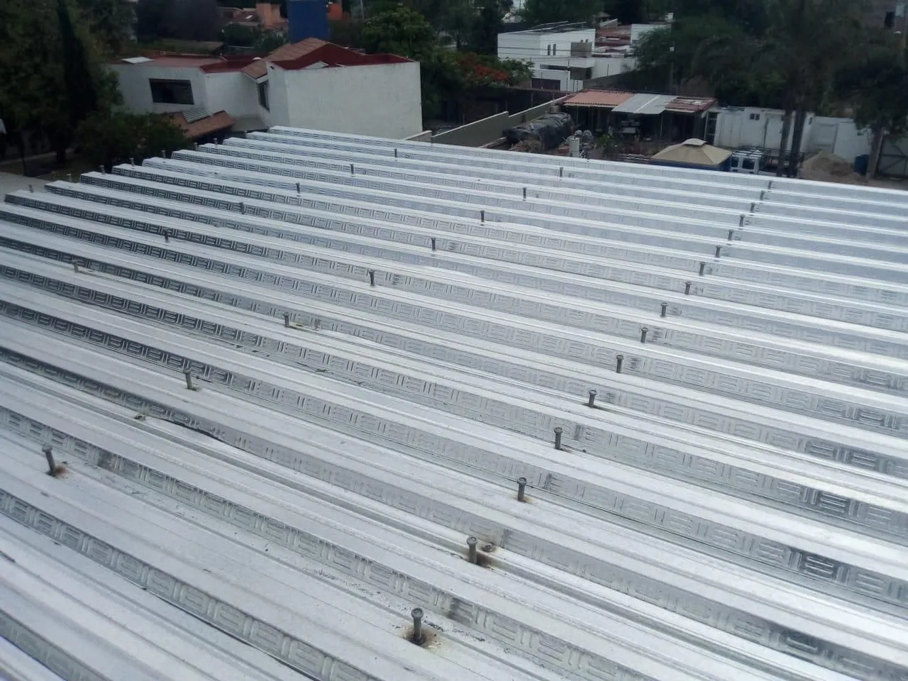 Lámina R-101 colocada como cubierta
