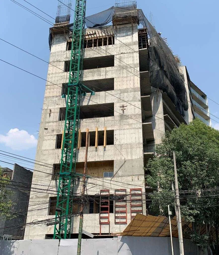 Construcción del edificio de 18 niveles en Campos Elíseos 325