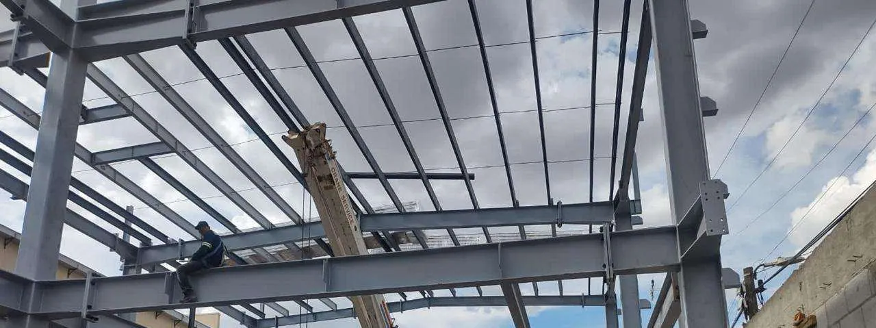 Estructura metálica de la tienda Elektra en Matamoros