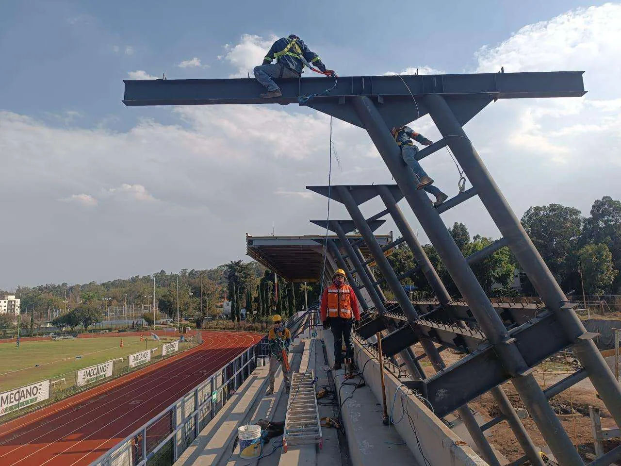 Estructura metálica en la ENEP Acatlán