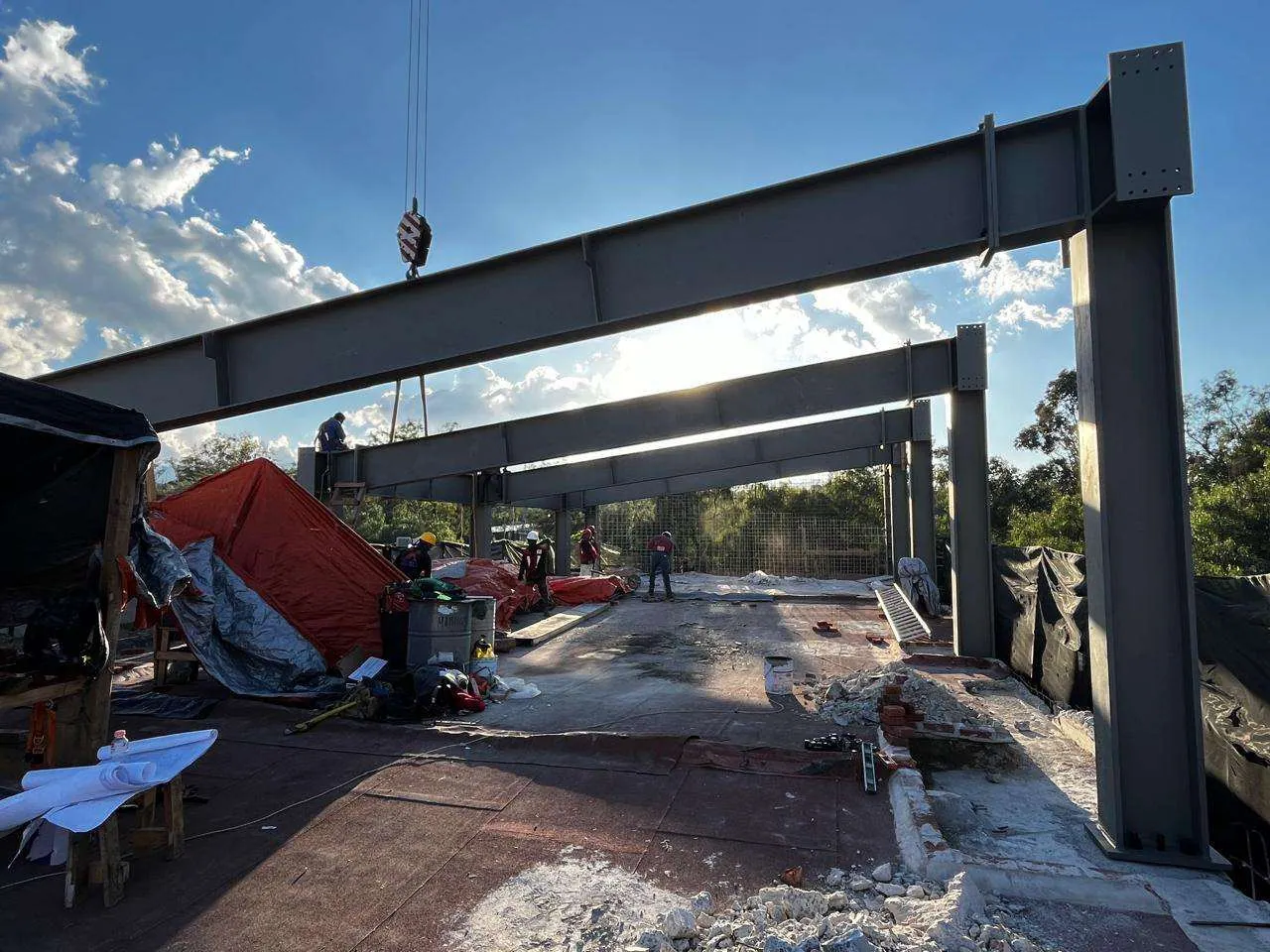 Estructura metálica en el ISSUE de Ciudad Universitaria